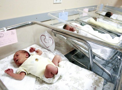 Koronavírus: tíz újszülött fertőződött meg egy temesvári szülészeten