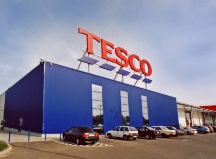 ITT A TESCO ÜNNEPI nyitvatartása – figyelj, mert van benne MEGLEPETÉS BŐVEN!