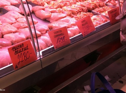 300 ezerre büntették az árust, aki aranyárban adta a csirkét a budapesti piacon