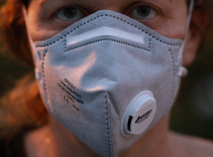 Bekeményítettek!Figyelem!Kötelező maszk és 10 méter távolság a közterületeken