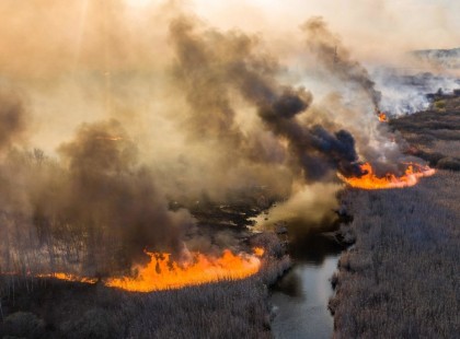 Több mint egy hete lángol a csernobili erdős terület - videó