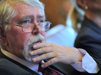 Kásler Miklós azt kérdezi ,van -e olyan orvos aki dolgozna Romániában........ Levelet küldött a miniszter a kórházigazgatóknak.