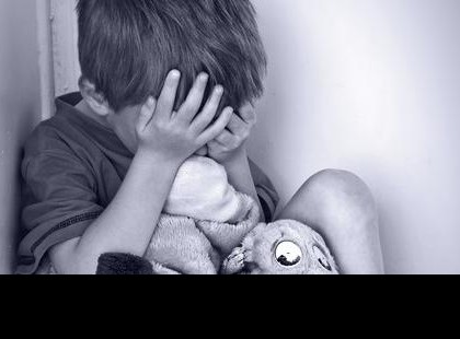 Belegondolni is szörnyű: egy 7 éves kisfiú a koronavírus miatt vesztette el az édesanyját és a nagymamáját – Az édesapja életéért most is küzdenek, nem tudni, túléli-e