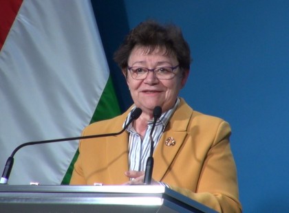 43 napja dolgozik pihenés nélkül Müller Cecília. Minden elismerést megérdemel ez a hős Asszony.Küldjünk sok szívecskét neki <3