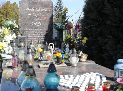 Bódi László Cipő sírján egy olyan bölcs mondat áll, amely mindannyiunk számára reményt adhat a nehéz pillanatokban
