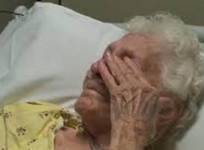 Egy idős néni meghalt, majd az ápoló ezt a levelet találta a zsebében. A néni utolsó gondolatai szíven találnak téged is