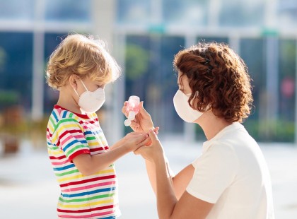 PÁR perce jött a hír : Gyerekeknél ez a tünet jelezheti a koronavírus fertőzést!