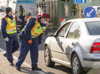 Megnyitják a magyar-osztrák határt