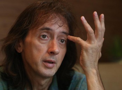 Ma lenne 54 éves Ambrus Zoli. Isten Veled harcos!Ez a dal a szólólemezem lezáró dalának íródott, de a közelmúltban elhunyt barátom, kollégám emlékének ajánlom mély fájdalommal és nagy szertettel! Jó utat Zolika! Vigyázz ránk fentről!!