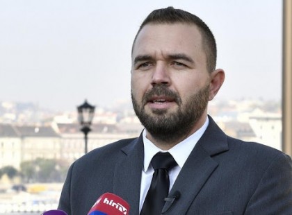 Forrnak az indulatok: Szibériába küldené a Deák téri késes gyilkost egy országgyűlési képviselő