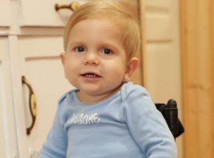 Döbbenetes felvételek a kis Zentéről: Nézd, mit tud már az SMA-s kisfiú!Gratuláljunk neki sok szívecskével <3