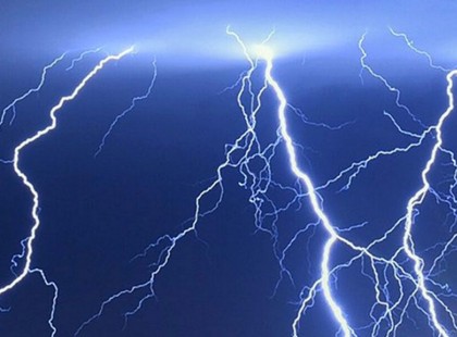 ÓRÁRÓL órára mutatjuk MIKOR CSAP LE A VIHAR fülsiketítő égzengéssel, JÉGESŐVEL, cikázó villámokkal! ITT CSAP LE 15, 16, 17, 18, 19, 20 órakor >>>>