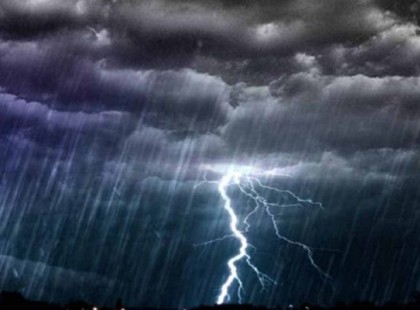 HOPPÁ! ÓRÁKON BELÜL JÖN AZ ÍTÉLETIDŐ, DURVA vihar csap le ránk! TÉRKÉPEN mutatjuk hol csap le 15, 16, 17, 18, 19, 20 órakor >>>