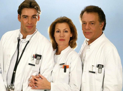 Emlékszik még a jóképű 30 éves sebészre, Udóra a Klinikából? FELISMERHETETLEN LETT MÁRA….Így néz ki ma a Klinika egykori nőcsábásza, Udo Brinkmann >>>