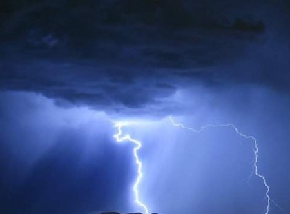 Figyelem!Néhány órán belül JÉGESŐVEL, cikázó villámokkal, fülsiketítő égzengéssel ,CSAP LE A VIHAR! ITT A LISTA – ezekre a megyékre már kiadták a riasztást!! >>>