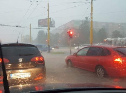Figyelmeztetik a lakosságot, ítéletidő közeleg 12 megyében!
