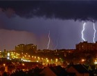 SZÉLROHAMOKKAL, ÖZÖNVÍZSZERŰ ESŐVEL és veszélyes, nagyszemű JÉGGEL CSAP LE A VIHAR! Legyetek óvatosak!EZEKRE A MEGYÉKRE MOST ADTÁK KI A RIASZTÁST! >>>>>