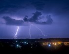 Brutális méretű vihar közelít! DURVÁN KÖZELEG A VIHAR! Károkozó szélre és 2 cm-es JÉGRE KÉSZÜLJETEK! Óvjátok értékeiteket! ITT A TÉRKÉP! Óráról órára mutatjuk hol TAROLJA LE A VIHAR AZ ORSZÁGOT 13, 14, 15, 16, 17, 18, 19, 20 órakor >>>>>
