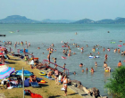 Ajjjaj – nagyon rossz hírt kaptunk! Aki idén a Balatonra tervezi a nyaralást…..