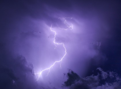 PÁR ÓRÁN BELÜL JÖN A VIHAR! Borsó méretű jéggel, 70 km/órás széllel, VILLÁMLÁSSAL! EZEKRE A MEGYÉKRE MÁR KIADTÁK A RIASZTÁST!