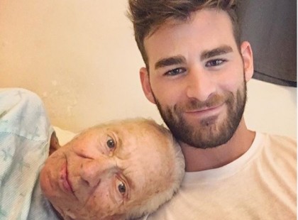 89 éves nővel összeköltözött a 31 éves férfi . Senki nem értette a döntését, de aztán megdöbbentő vallomást tett