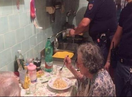 A szomszédok sírást és jajveszékelést hallottak egy idős pár otthonából. Amit a rendőrök találtak, attól megszakadt a szívünk