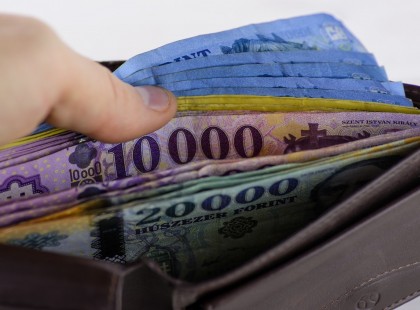 ITT VANNAK A PONTOS SZÁMOK : Tételesen mutatjuk MENNYI NYUGDÍJAT FOGSZ KAPNI, HA MINIMÁLBÉRRE VAGY BEJELENTVE? EKKORA ÖSSZEGRE SZÁMÍTS