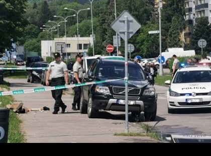 Késes vérengzést tartott egy ruttkai férfi: egy halott, több sebesült, köztük általános iskolás gyerekek