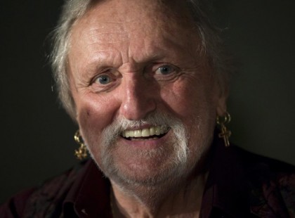 Tegnap reggel Benkő életéért küzdöttek az orvosok. Életmentő műtétet hajtottak végre rajta !Szorítsunk Benkő Laciért.. Küldjünk neki sok szívecskét <3