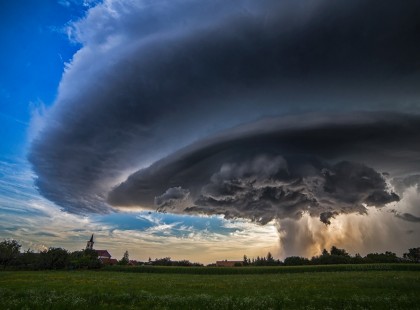 Sokkal durvább idő jön, mint HITTÉK! ÓRÁKON BELÜL LECSAP AZ ÍTÉLETIDŐ AZ ORSZÁGRA! NE VEDD FÉLVÁLLRÓL, tényleg veszélyes idő közeleg! EZEKBEN A MEGYÉKBEN súlyosan emelték a riasztás mértékét!
