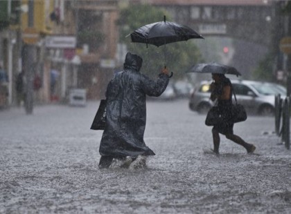 ALIG pár óra haladékot kaptunk!! 2 cm-es JÉGGEL, FELHŐSZAKADÁSSAL ÉS 80 km/órás széllel csap le a vihar! EZEKRE A MEGYÉKRE MÁR KIADTÁK A RIASZTÁST! >>