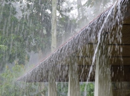 Katasztrofális VIHAR TAROLJA LE az országot jégesővel és 80km/órás viharral néhány órán belül! Kiadták a 2. fokú riasztást, itt lesz felhőszakadás