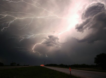 DRASZTIKUS a szombati előrejelzés! Olyan vihar készül, hogy megemlegetjük! JÉGGEL, felhőszakadással, cikázó villámokkal RONT RÁ AZ ORSZÁGRA A VIHAR! hát még a vasárnapi, mutatjuk a részleteket EZEKRE A MEGYÉKRE MÁR KIADTÁK A SÚLYOS RIASZTÁST!