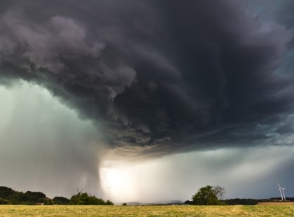 DRASZTIKUS a VASÁRNAPI előrejelzés! Olyan vihar készül, hogy megemlegetjük! JÉGGEL, felhőszakadással, cikázó villámokkal RONT RÁ AZ ORSZÁGRA A VIHAR! Mutatjuk a részleteket EZEKRE A MEGYÉKRE MÁR KIADTÁK A SÚLYOS RIASZTÁST