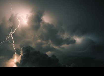 Veszélyes IDŐ zúzza le ma az ORSZÁGOT! 2 cm-nél nagyobb JÉGGEL, FELHŐSZAKADÁSSAL és 80 km/órás széllel tombol majd a vihar! EZEKRE A MEGYÉKRE MÁR KIADTÁK A RIASZTÁST! >>>