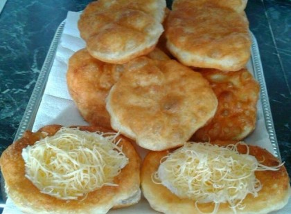 Így készül a házi kefires hűtős lángos – Egy dagasztás és akár egy hétig süthetjük!