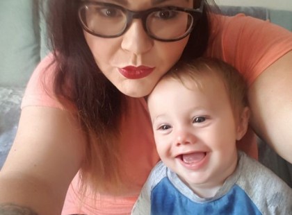 Heroinba mártotta a baba cumiját, a kisbaba örökre elaludt..