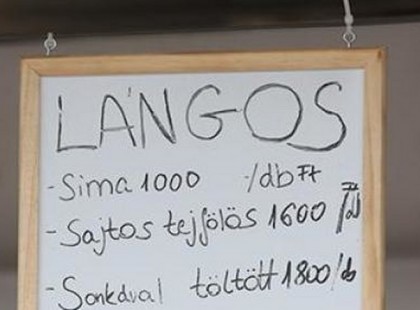 Balatonon ettünk tegnap, és ennyibe került ez a kis szál kolbász. Azt hittem, hogy álmodok!