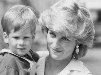 Most nyilvánosságra hozták! Diana hercegnő elárulta, ki Harry herceg apja! De van itt más is...