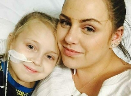 Egyre több kék-zöld folt kezdett megjelenni a 7 éves lány testén! Mire az édesanyja megtudta mitől, már túl késő volt…