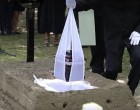 Eltemették Bálint gazdát - megható helyszíni videó a Fiumei sírkertben megtartott temetéséről