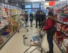 Meghalt egy férfi a Lidl-ben, a bolt nem zárt be, a vásárlók kerülgették a holttestet