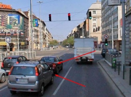 Tegnap a lámpánál várakoztam, amikor egy idős bácsi hirtelen beszállt az autómba és olyan dolgot mondott, amit soha az életben nem fogok elfelejteni!