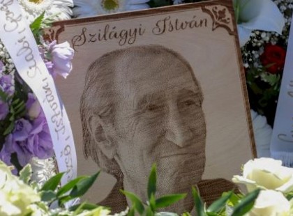 Ingyen síremléket készít egy férfi Szilágyi Istvánnak. Méltó gesztus egy ekkora művész tiszteletére