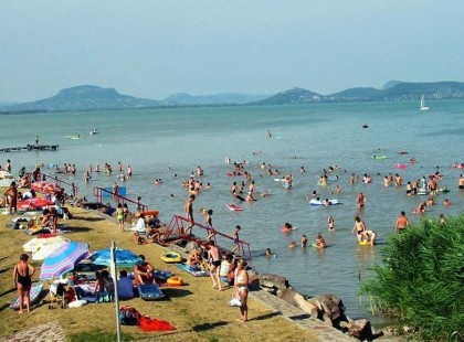 Ami azon a tragikus hétfő délutánon történt a 3 gyermekes anyukával a Balatonon, azt sajnos SOHA nem fogja tudni elfelejteni…