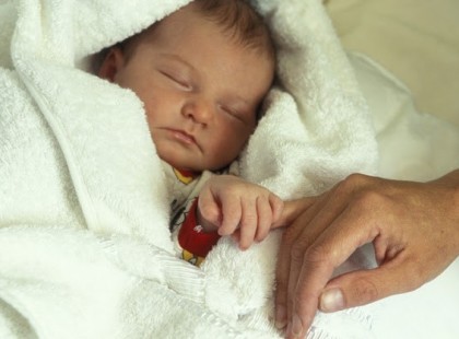 40 éves elmúltam, férjem tragikus körülmények miatt meghalt, Miklós napján megszületett a drága Tündérem! Ilyen brutális szavakkal támadtak rám: