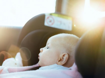 Egyedül hagyta a 10 hónapos babát a forró kocsiban, álmában sem gondolta volna, hogy ez lesz a vége