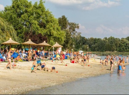 Zokogó 2 éves kislányt találtam a Balaton partján.A szüleitől EZT a “meglepetést” kaptam, amiért megtaláltam..