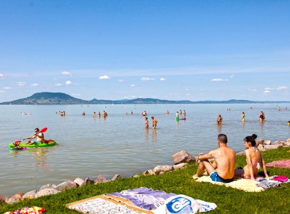 Lementünk a családdal a Balcsira! A belépő árak láttán azt hittem rosszul látok!! Mi van itt??? Ja és a parkolójegy áráról ne is beszéljünk! KI engedheti ezt meg magának??
