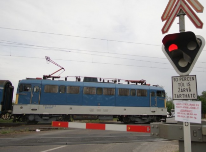 Nagyon “vagány” cselekedet volt srácok… :( Amit a balatonszemesi átjáróban műveltetek, arra nincsenek szavak!!